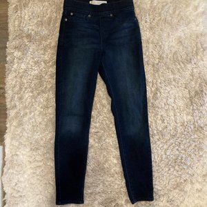 Women's Totally Shaping Pull-on Skinny Jeans